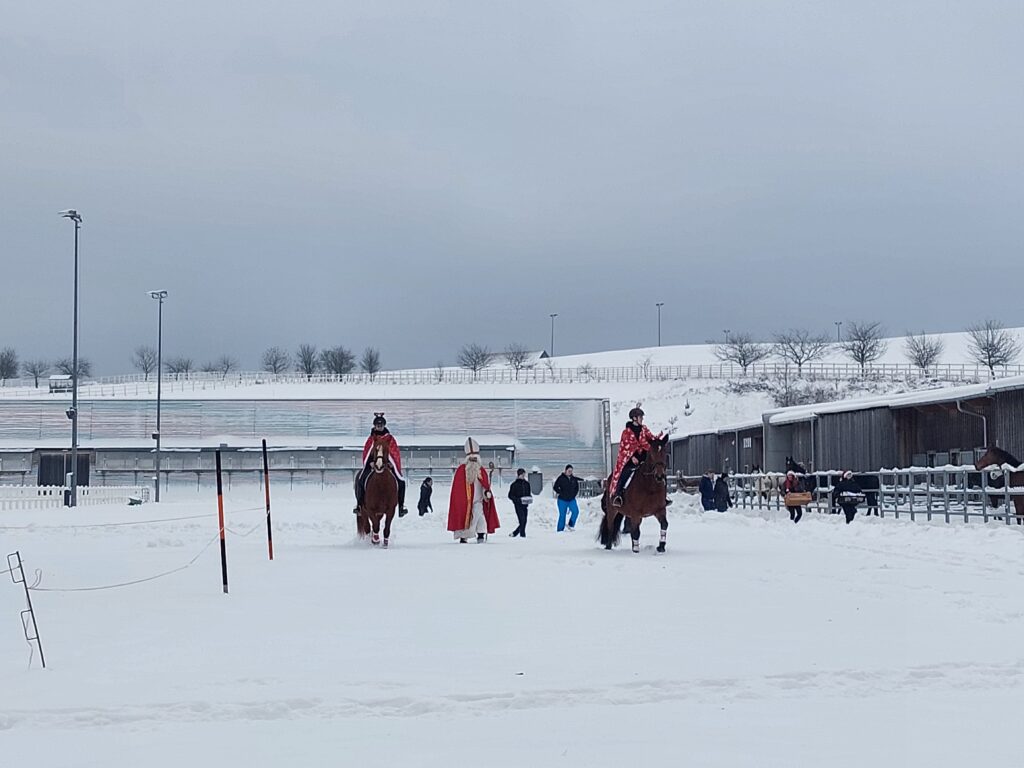 Kling Glöckchen kling – Nikolo zu Pferd