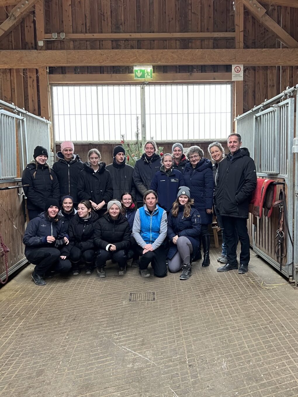 Pilotprojekt „Pferdesamariter“ – Erfolgreicher Abschluss mit weißer Fahne