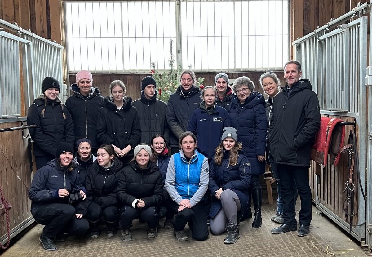 Pilotprojekt „Pferdesamariter“ – Erfolgreicher Abschluss mit weißer Fahne