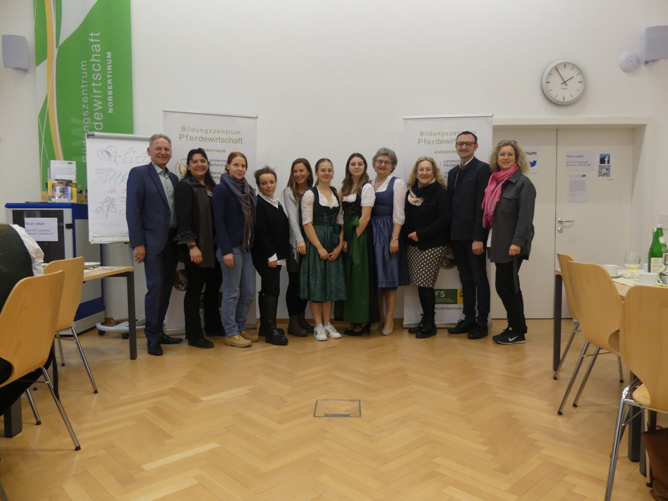 Berufsausbildung mit Matura: Erfolgreicher Abschluss im Schwerpunkt Pferdewirtschaft Berufsausbildung mit Matura: Erfolgreicher Abschluss im Schwerpunkt Pferdewirtschaft