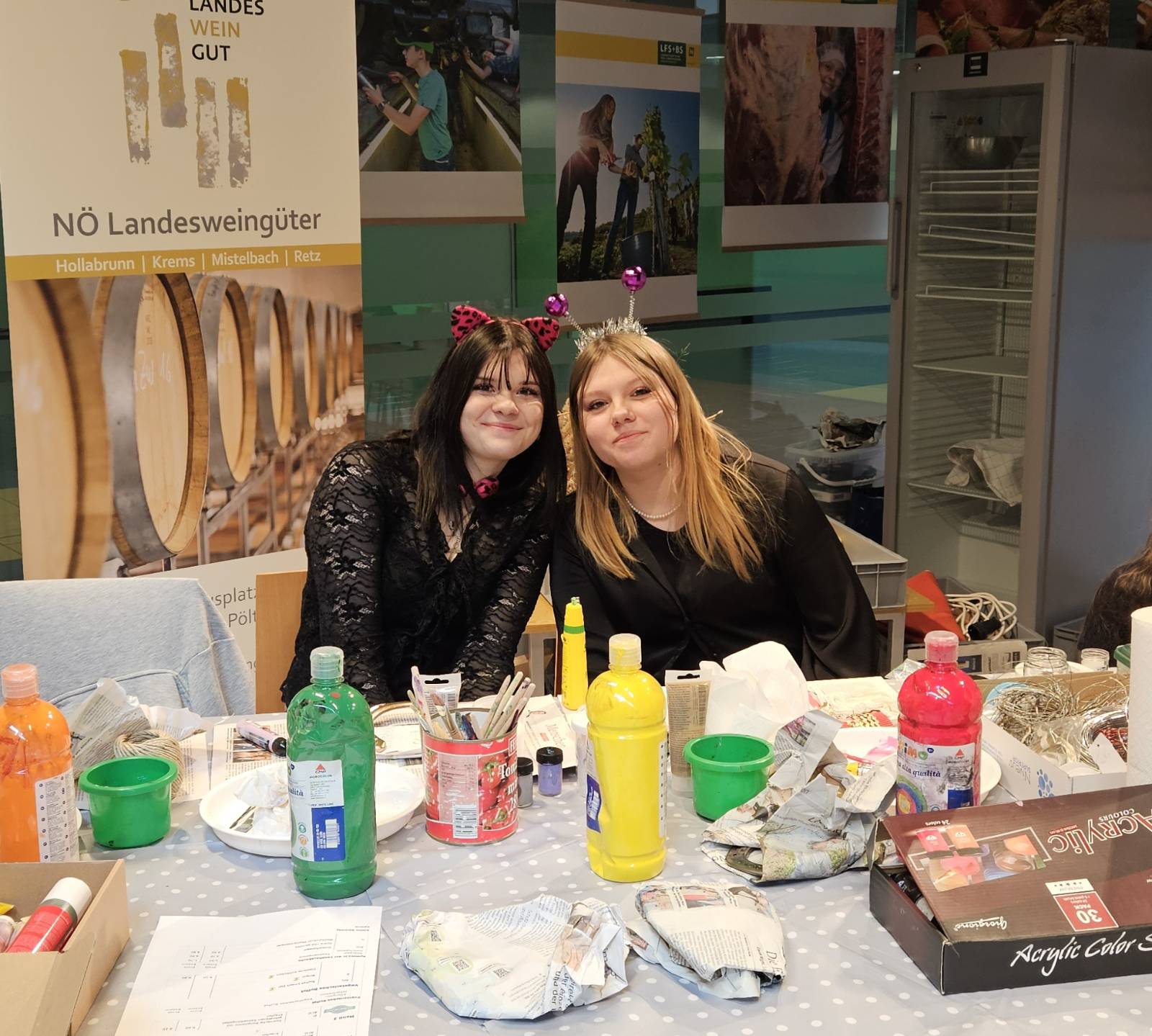 zweiSchülerinnen zweiSchülerinnen